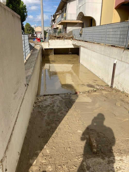 Garage con acqua per alluvione